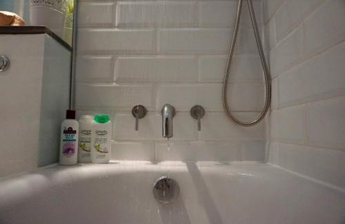 North Kensington Apartamento | Beautiful Canalside 1-Bedroom Flat with Terrace