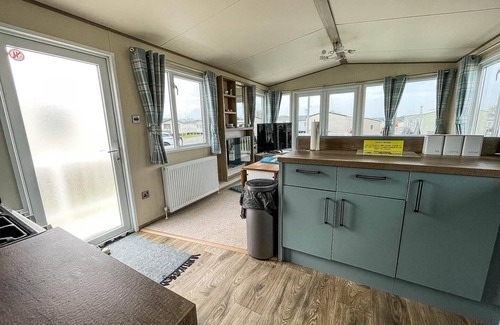 Kessingland Casa | Beautiful caravan with decking at Kessingland Beach in Norfolk ref 90010TD