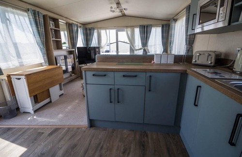 Kessingland Casa | Beautiful caravan with decking at Kessingland Beach in Norfolk ref 90010TD