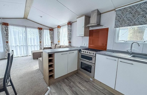 Corton Casa | Beautiful caravan with decking at Azure Seas in Suffolk, sleeps 6 ref 32004AZ