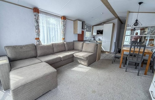 Corton Casa | Beautiful caravan with decking at Azure Seas in Suffolk, sleeps 6 ref 32004AZ