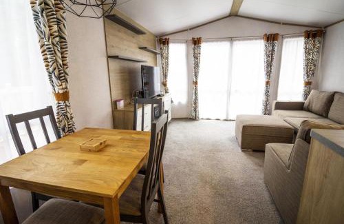 Corton Otro | Beautiful Caravan With Decking At Azure Seas In Suffolk, Sleeps 6 Ref 32004Az
