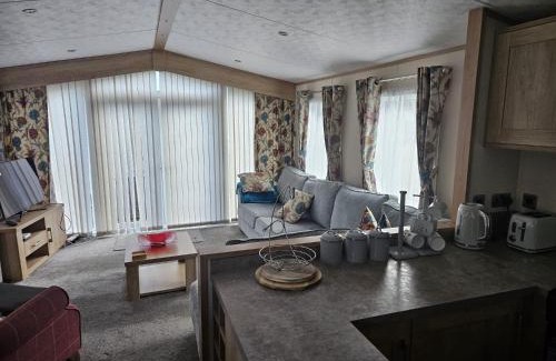 Corton Otro | Beautiful Caravan With Decking And Wifi At Azure Sea, Suffolk Ref 32025Az