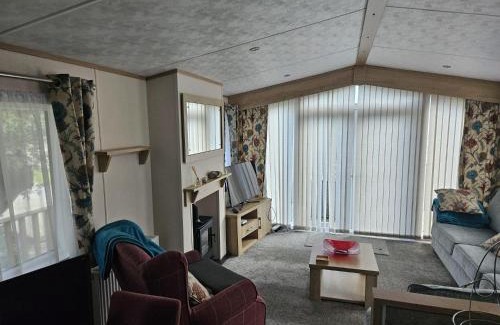 Corton Otro | Beautiful Caravan With Decking And Wifi At Azure Sea, Suffolk Ref 32025Az