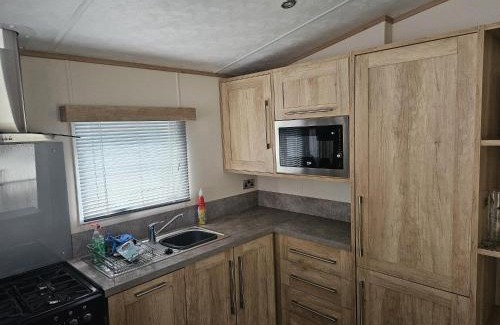 Corton Otro | Beautiful Caravan With Decking And Wifi At Azure Sea, Suffolk Ref 32025Az