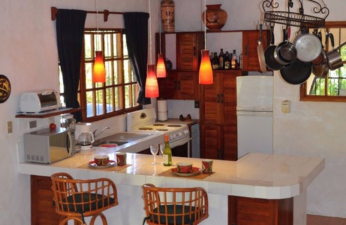 Palm Beach Estates Villa | Hermosa Casa Mambo; Playa / piscina / surf / wi-fi / cable-tv / ac