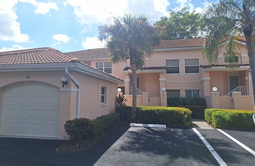 Central Naples Condominio | Beautiful, central apartment in a fantastic community in the middle of a golf course