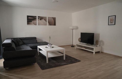 Klosterneuburg Apartamento | Beautiful Central City Apartment - 2BR, WIFI, Netflix & PS4