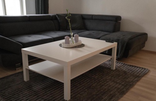 Klosterneuburg Apartamento | Beautiful Central City Apartment - 2BR, WIFI, Netflix & PS4