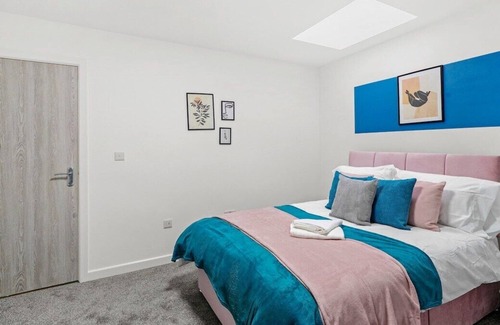 Gabalfa Apartamento | Beautiful Central Cardiff Gem - Private Patio