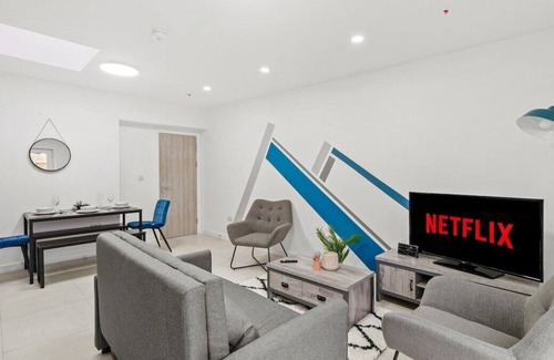 Gabalfa Apartamento | Beautiful Central Cardiff Gem - Private Patio