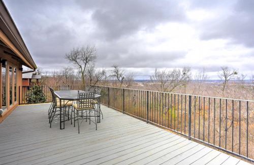 Fayetteville Casa | Beautiful Central Fayetteville Townhome with Views!