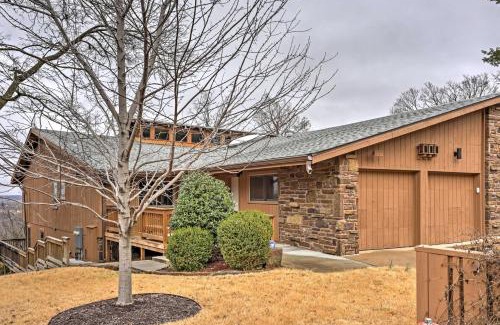 Fayetteville Casa | Beautiful Central Fayetteville Townhome with Views!