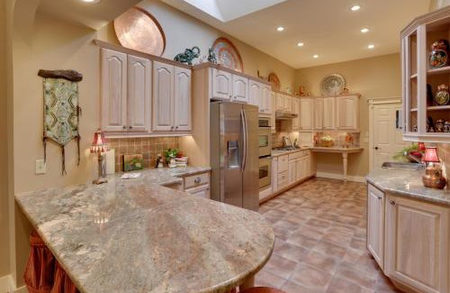 Fayetteville Casa | Beautiful Central Fayetteville Townhome with Views!