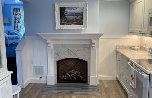 Charlevoix Chalet De Esquí | Beautiful Chalet custom built w/fireplace and outdoor deck with firepit-all new!