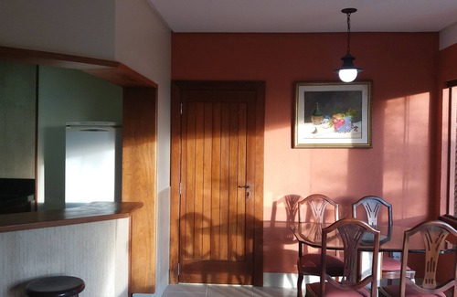 Lago Sul Chalet De Esquí | CHALET HERMOSO EN EL LAGO SUR 2 HABITACIONES 2 BAÑOS, MUY VERDE ALREDEDOR, VISTA HERMOSA