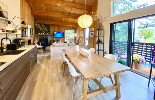 Banff Casa | Beautiful Chalet with Unbeatable Location in Banff