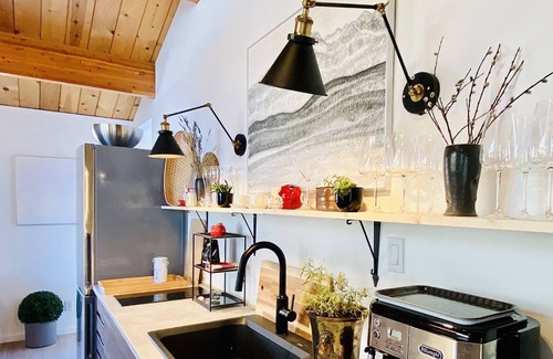 Banff Casa | Beautiful Chalet with Unbeatable Location in Banff
