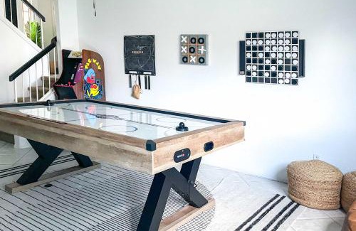 Chandler Casa | Beautiful Chandler Escape with Putting Green and Pool!