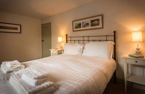 Bishops Tawton Cabaña | Beautiful Character Cottage in charming village