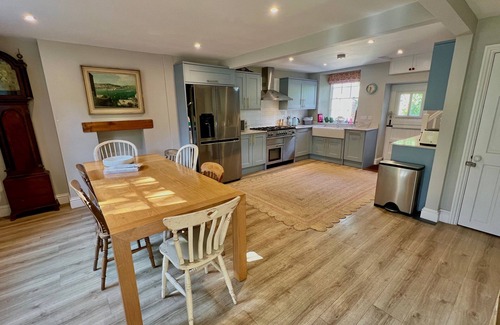 Charlestown Casa | Beautiful Charlestown cottage - 2 mins to beach