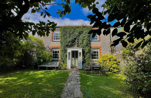 Charlestown Casa | Beautiful Charlestown cottage - 2 mins to beach
