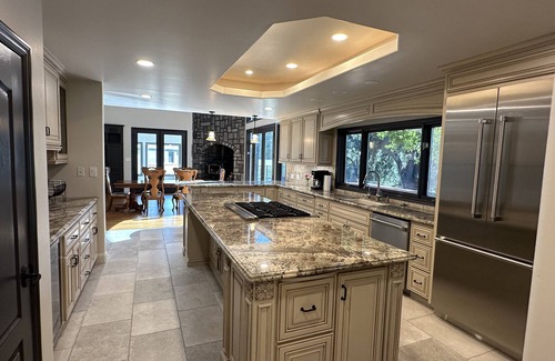 Reedley Casa | Beautiful Chateau by the Kings River and only minutes away from the Sierras.