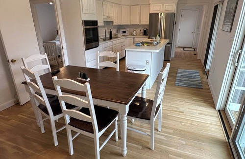 Chilmark Casa | Beautiful Chilmark beach house. Great screen porch. Fun house. Pet friendly.
