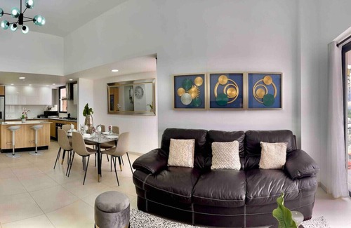 Viejo Arroyo Hondo Apartamento | Beautiful City Center Condo, King bed, Pool, Gym and Social Area with Spectacular Views
