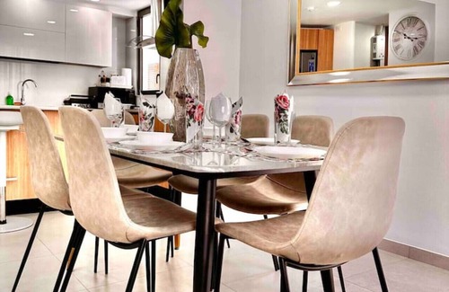 Viejo Arroyo Hondo Apartamento | Beautiful City Center Condo, King bed, Pool, Gym and Social Area with Spectacular Views