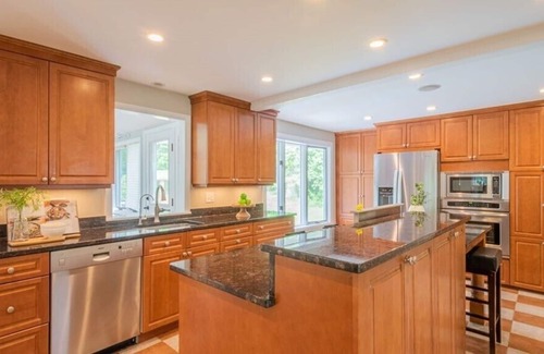 Southborough Casa | Beautiful clean Bright Quiet 4BDR 3 Bath house 1min to route 9 big yard