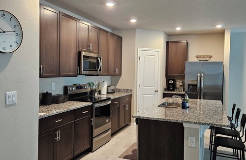 Plant City Casa | Beautiful, clean, NEW BUILD 4 bedroom home w/ pond view near Tampa/Orlando