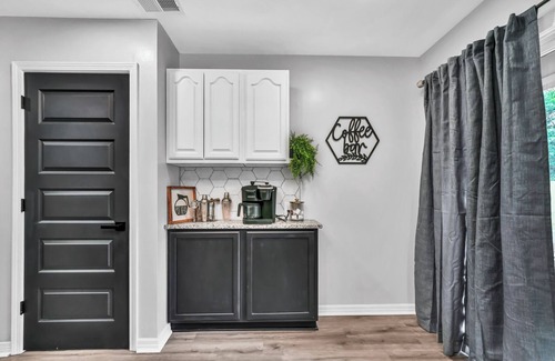 Gulf Breeze Casa | Beautiful Coastal Home 10 Minutes from Pensacola Beach! SuperHost 1k+ Reviews
