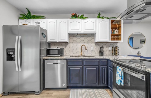 Gulf Breeze Casa | Beautiful Coastal Home 10 Minutes from Pensacola Beach! SuperHost 1k+ Reviews