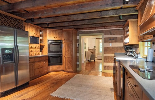 Nottingham Casa | Beautiful Colonial Style Home in Nottingham PA