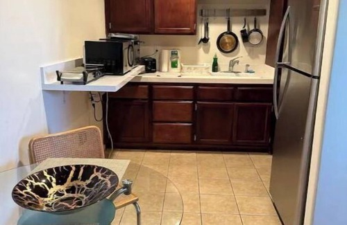 Playa Del Rey Condominio | Beautiful & Comfy Beach Getaway - Queen Bed - Pkg!