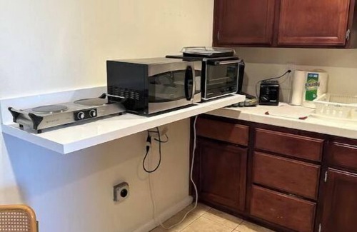 Playa Del Rey Condominio | Beautiful & Comfy Beach Getaway - Queen Bed - Pkg!