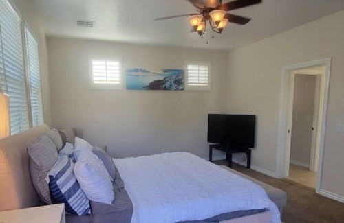 Seven Hills Casa | Beautiful comfy home w/ spa tub
