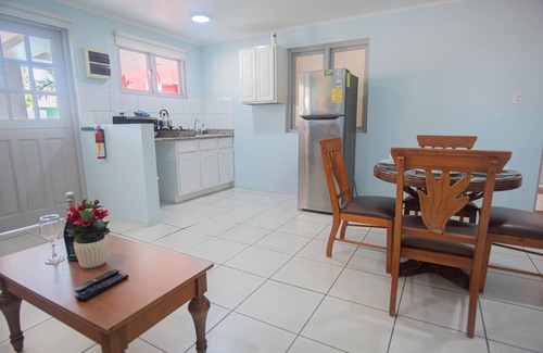 Boegoeroei Apartamento | Beautiful & Comfy ~ Mins to Palm & Eagle Beaches!