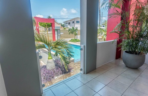 Boegoeroei Apartamento | Beautiful & Comfy ~ Mins to Palm & Eagle Beaches!