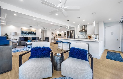 Moorings Condominio | Hermoso condominio limpio de 2 camas / 2 baños, justo en la bahía, con entrada privada