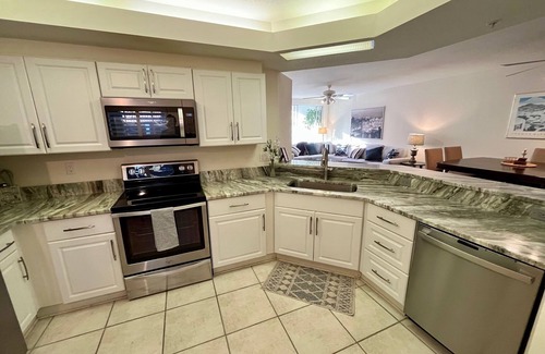 North Naples Condominio | Beautiful Condo Close To Beaches With Gated Community Pools Tennis Fitness