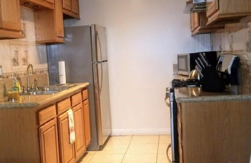 Santa Ana Heights Condominio | Hermoso condominio en el área metropolitana deseada de la costa sur