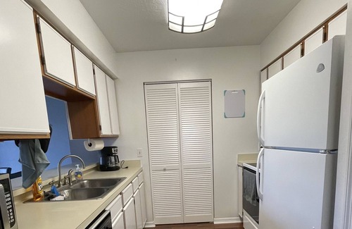Alachua Condominio | Beautiful condo in gated golf community with balcony water view!