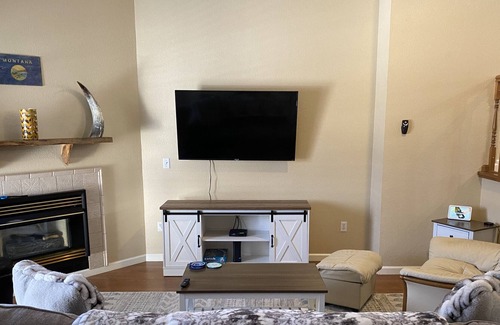 Billings Condominio | Beautiful condo in quiet neighborhood