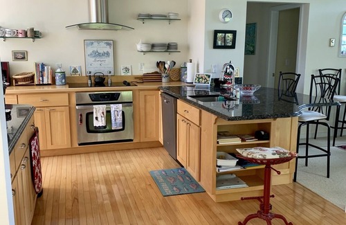 Boothbay Harbor Condominio | Beautiful Condo on Ocean Cove - Easy walk to harbor-side town