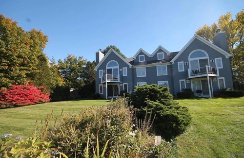 Boothbay Harbor Condominio | Beautiful Condo on Ocean Cove - Easy walk to harbor-side town