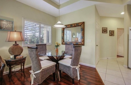 Port Saint Lucie Condominio | "Beautiful Condo with a Tree house Feel"