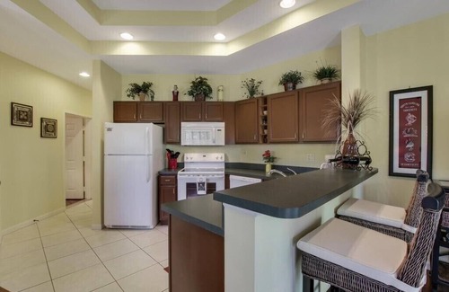 Port Saint Lucie Condominio | "Beautiful Condo with a Tree house Feel"