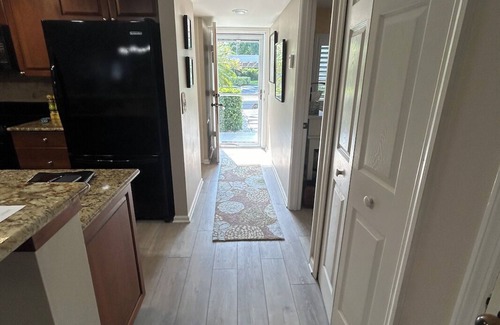South Beach Condominio | Beautiful Condo with Marina View and Minutes walk to Private Beach!